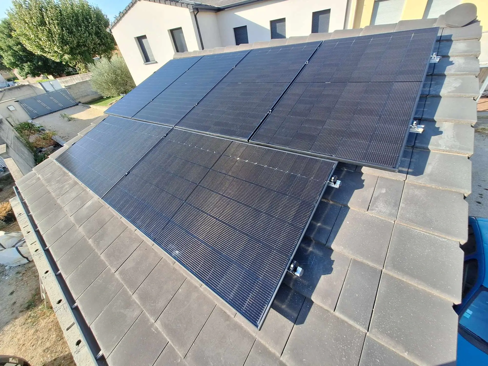 Installation photovoltaique sur toiture vue de près