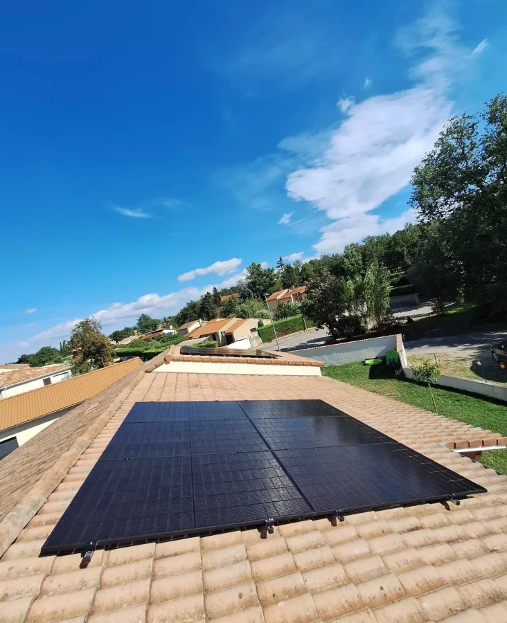 Panneaux photovoltaïque installés sur un toit