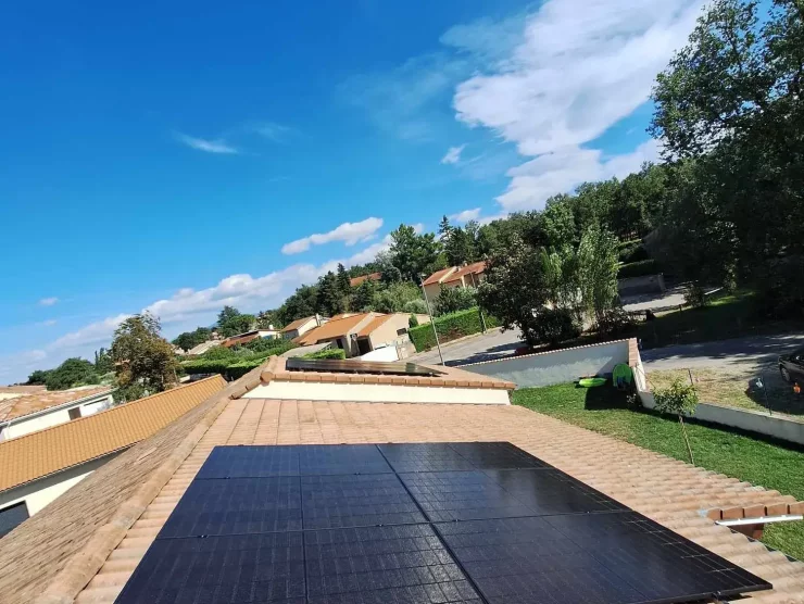 Panneaux photovoltaïque installés sur un toit