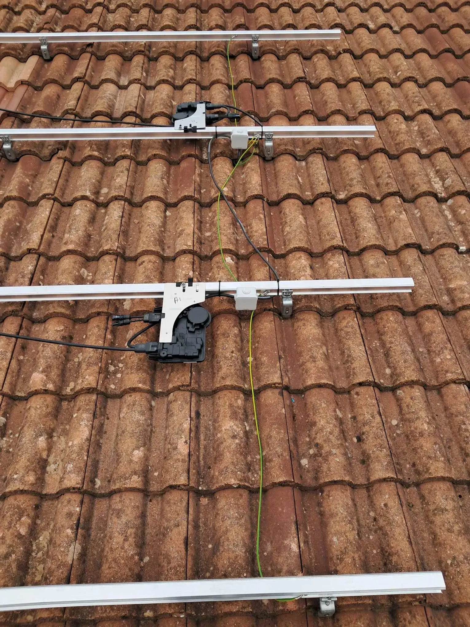 Structure sur toiture prête à accueillir panneaux photovoltaïques