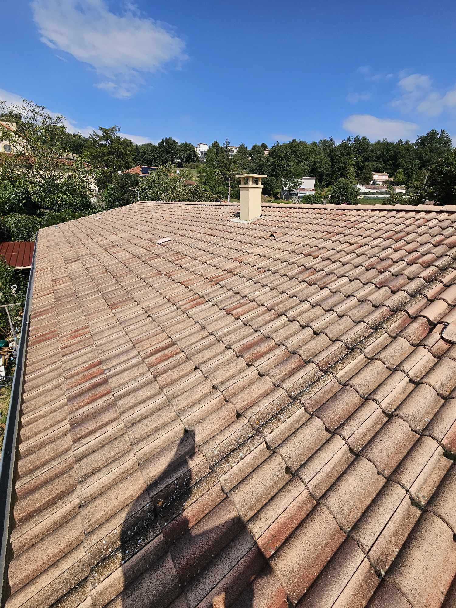 Etape 1 d'une installation photovoltaique : monter sur le toit