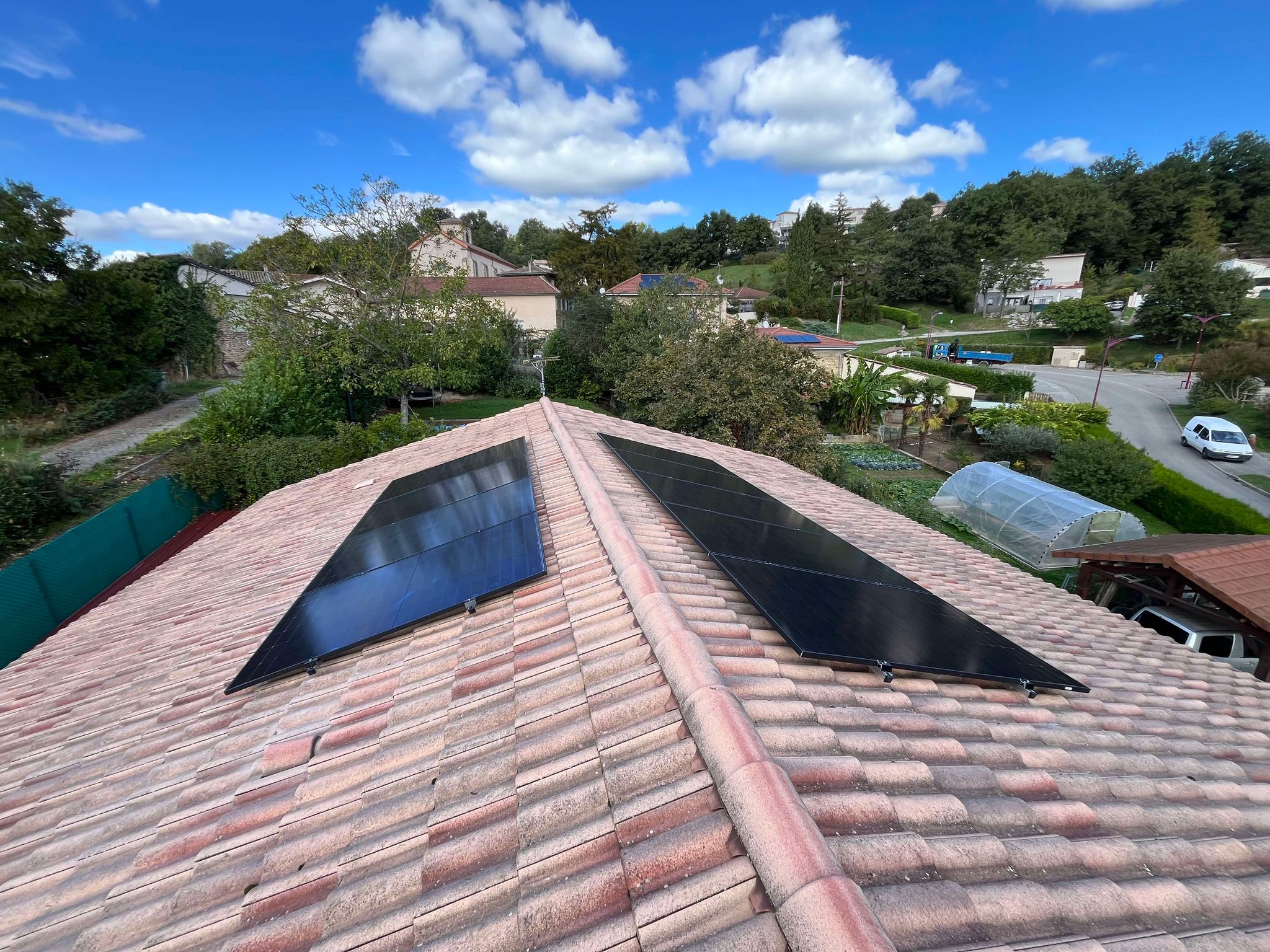 Etape 3 : Panneaux photovoltaïque installés et mis en services par les techniciens de Sol'Air Energie