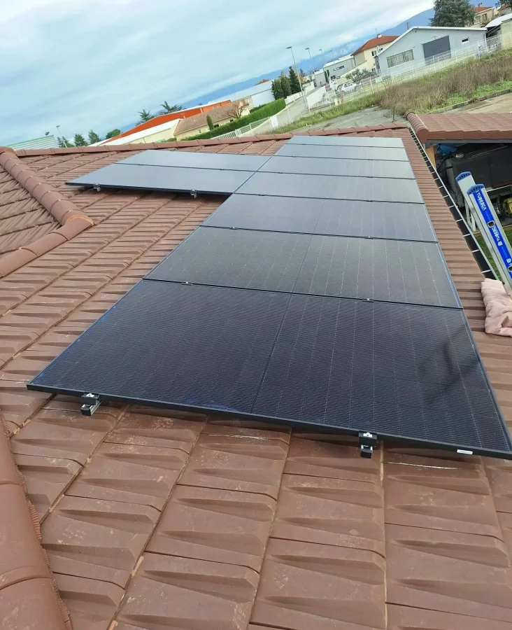Panneaux Photovoltaïques à Mours-st-Eusèbe sur une maison résidentielle posés par Sol'Air Energie