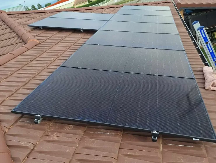 Panneaux Photovoltaïques à Mours-st-Eusèbe sur une maison résidentielle posés par Sol'Air Energie