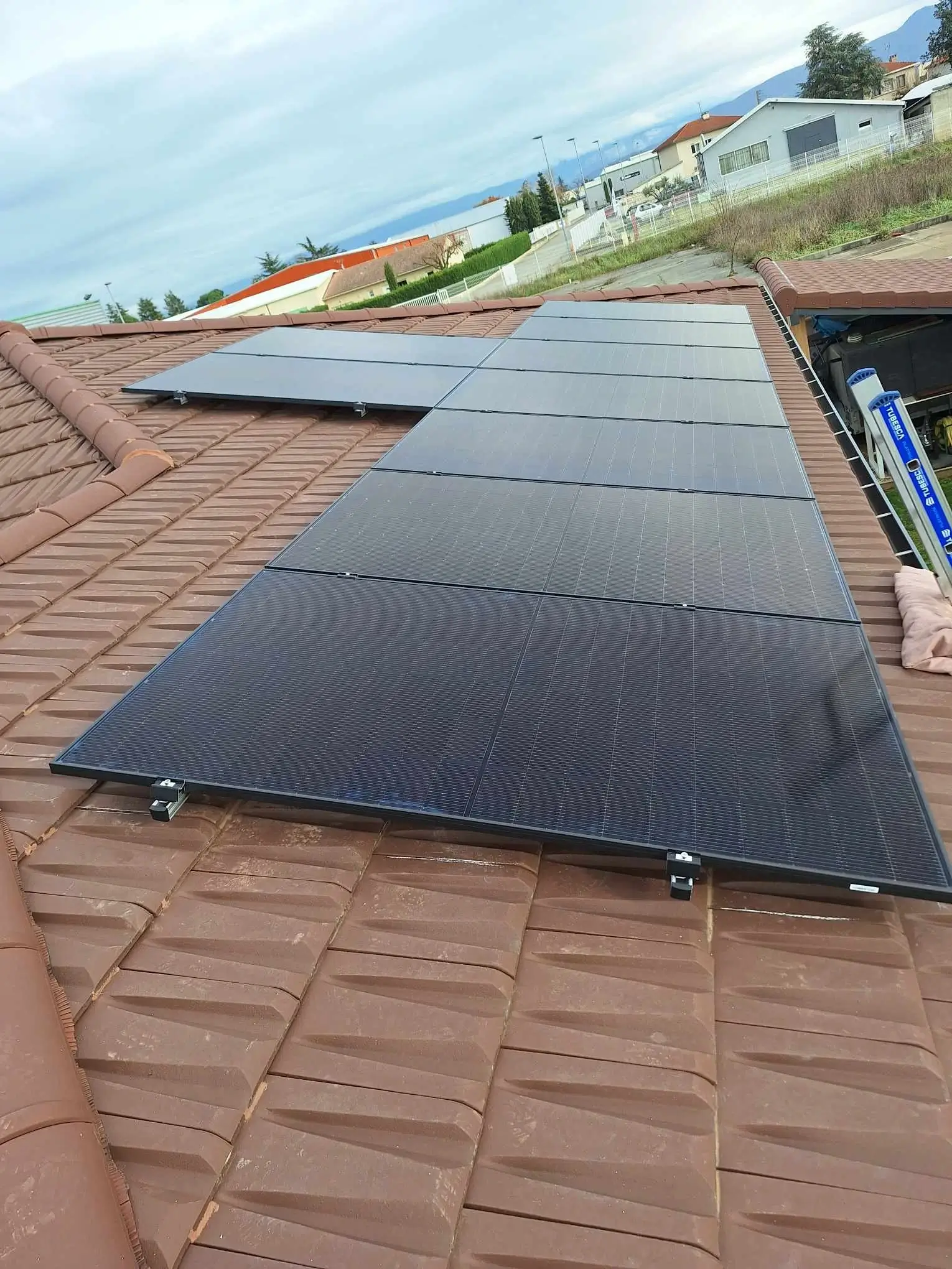 Panneaux Photovoltaïques à Mours-st-Eusèbe sur une maison résidentielle posés par Sol'Air Energie