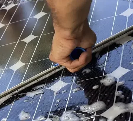 Nettoyage de panneaux photovoltaïques à l'eau claire