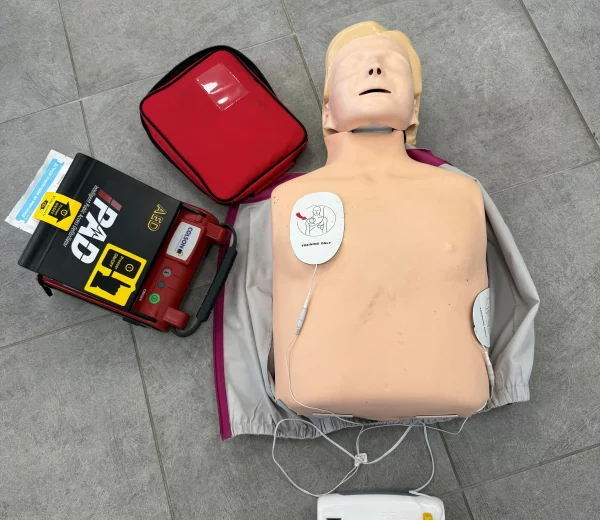 Mannequin pour l'apprentissage des massages cardiaques