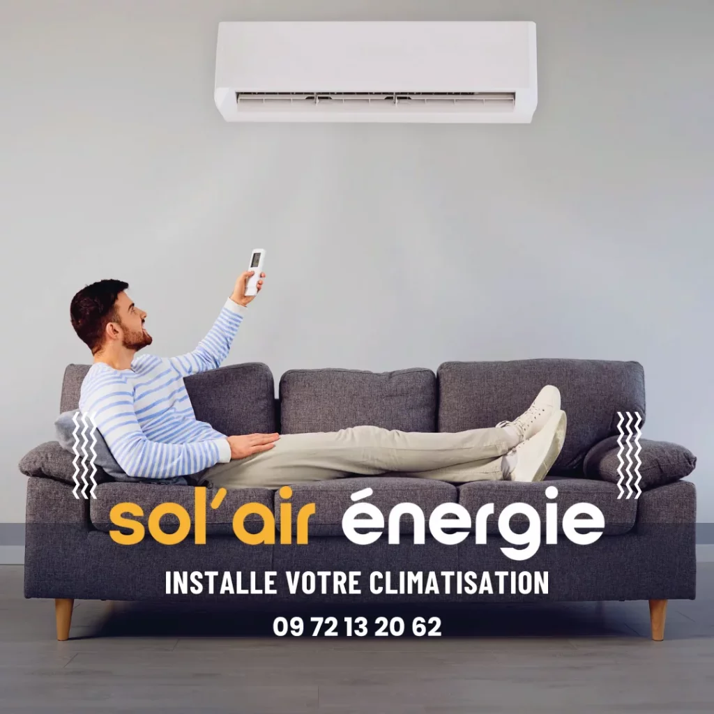 Un homme allongé dans son canapé sous la climatisation installée par sol'air energie