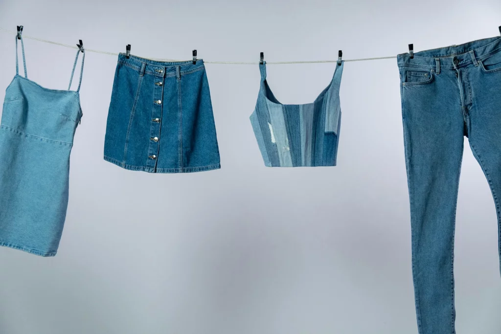 du linge bleu étendu