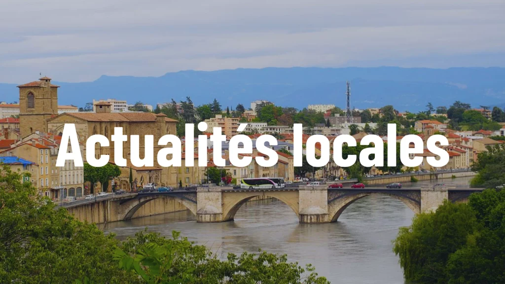 Ville de Romans-sur-Isère : le Pont Vieux et la Collégiale Saint-Barnard. La Photo est prise depuis les hauteurs de la ville. Titre sur l'image : Actualités locales.