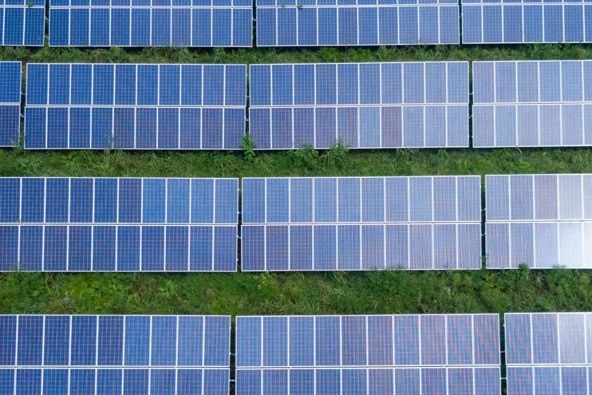 Centrale solaire photovoltaïque sur sol pour professionnels