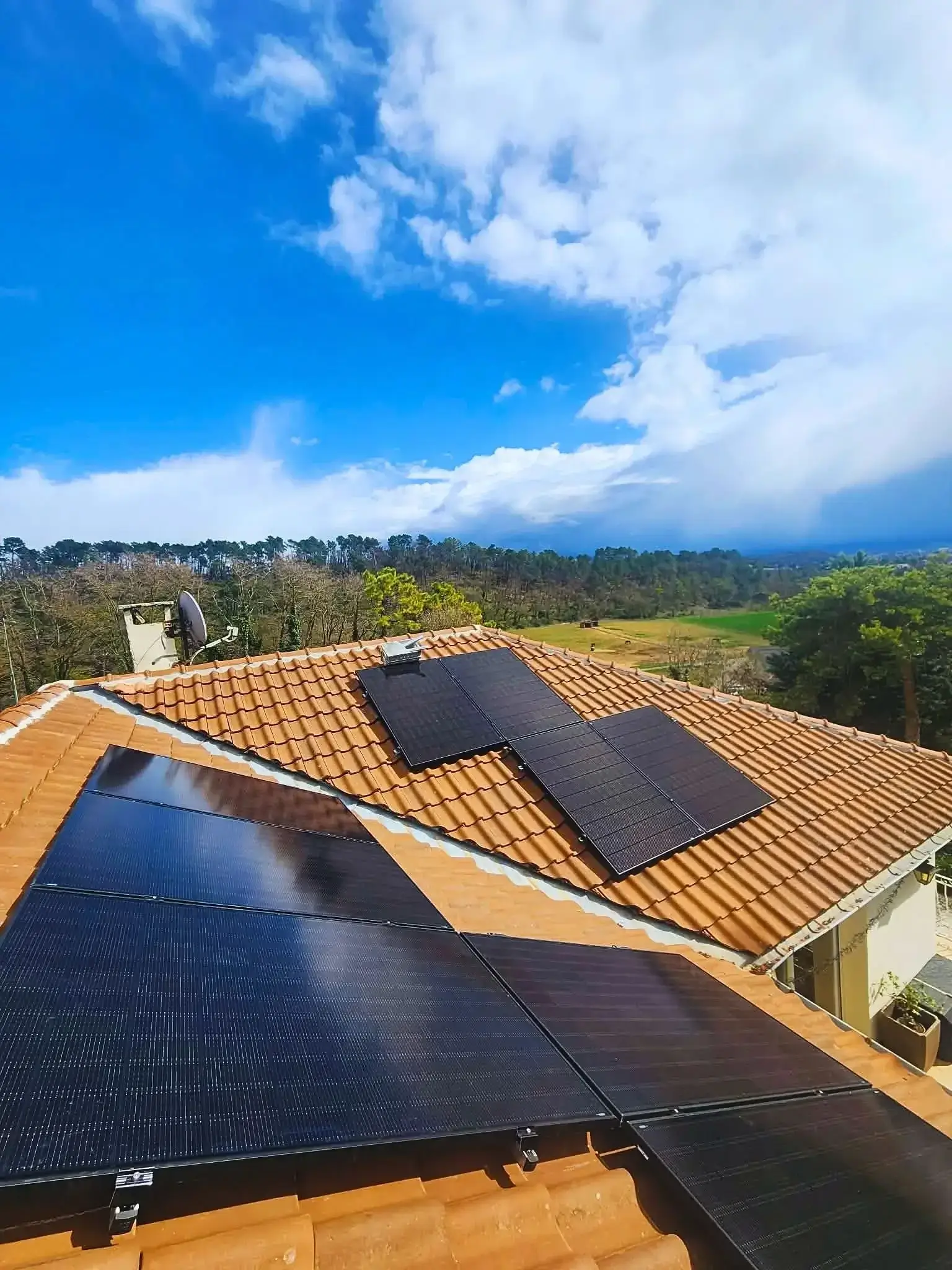 Image des autres panneaux du chantier | panneau solaire 500W