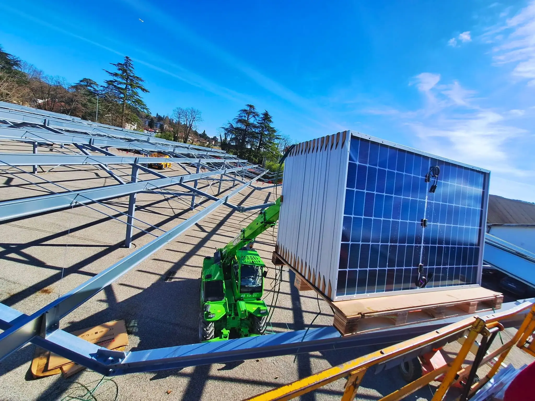 Vues des panneaux photovoltaïques qui vont être installés