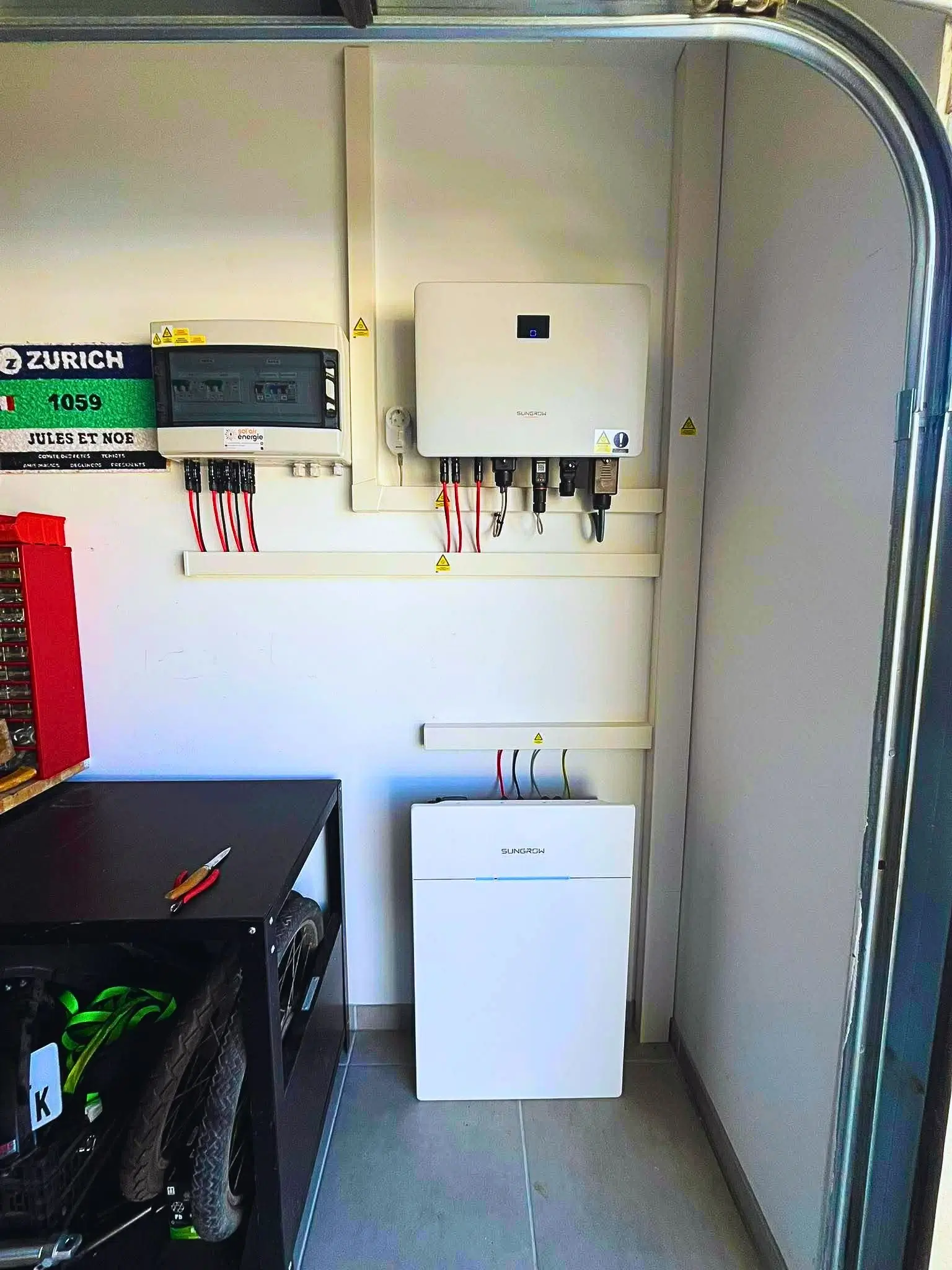 Batterie et onduleur sungrow installé dans le garage