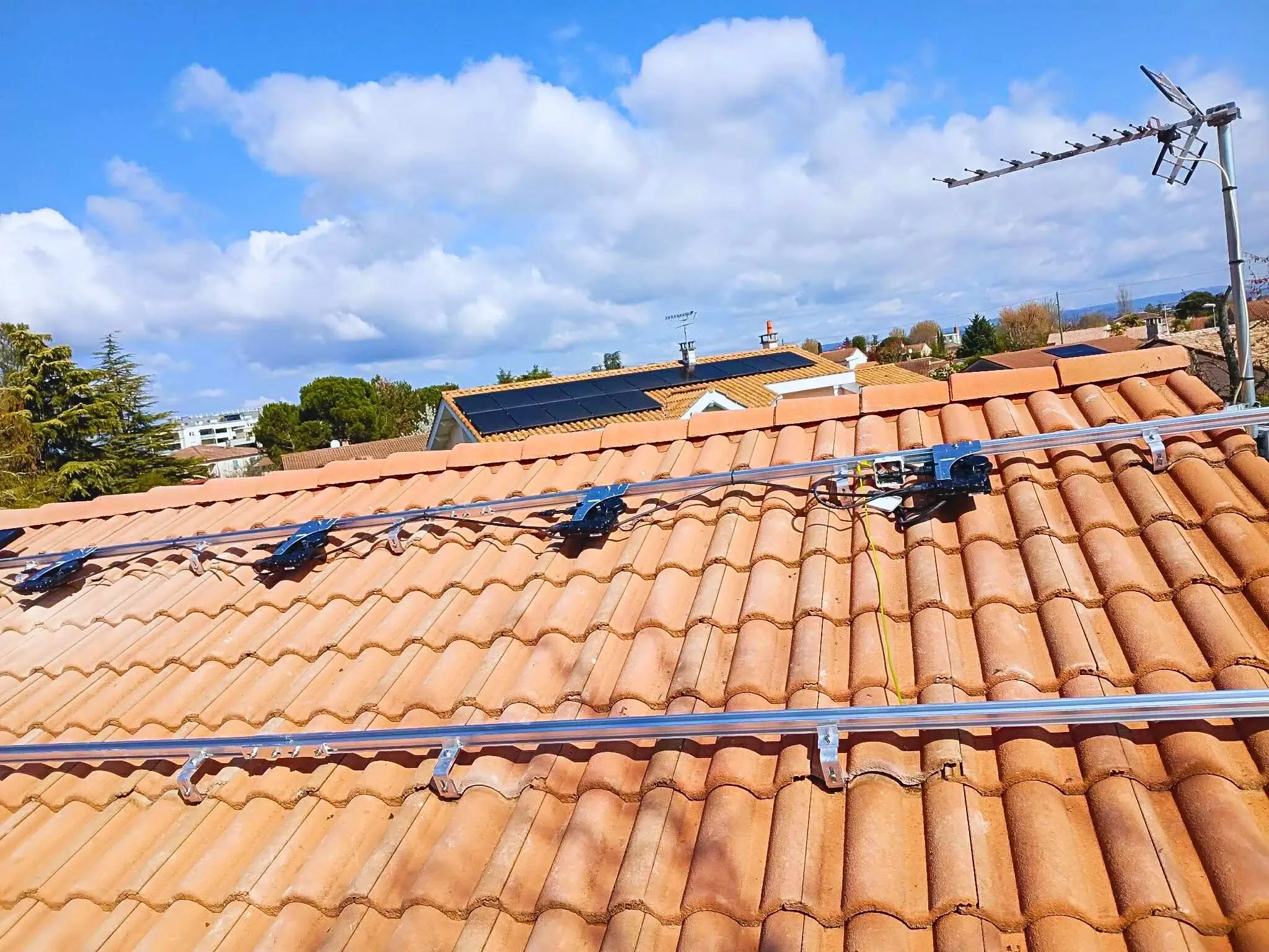 image de l'installation avant la pose de panneau solaire avec micro onduleur Enphase