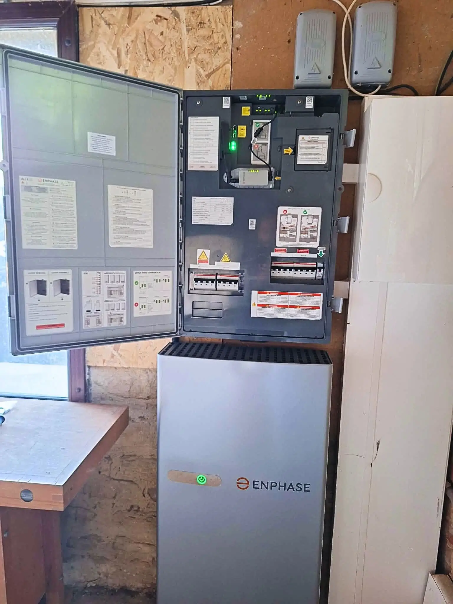 Photo de l'in teérieur de la batterie backup maison