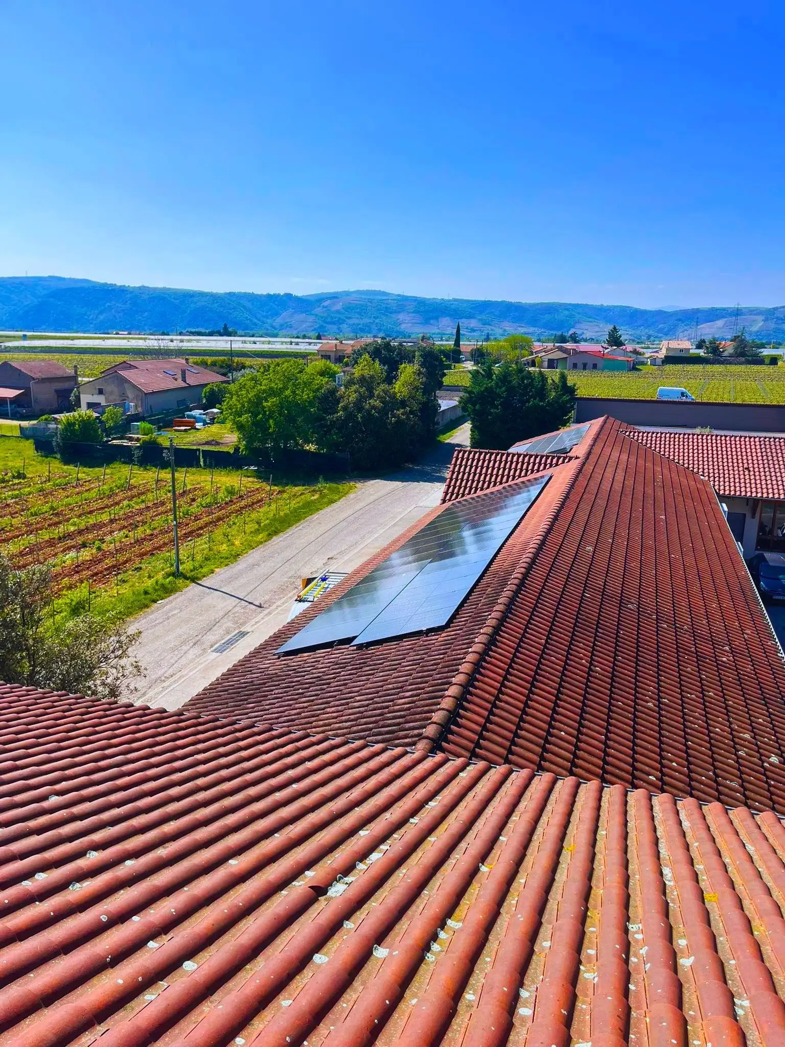 Installation photovoltaïque sur une toiture à Pont-de-l'Isère