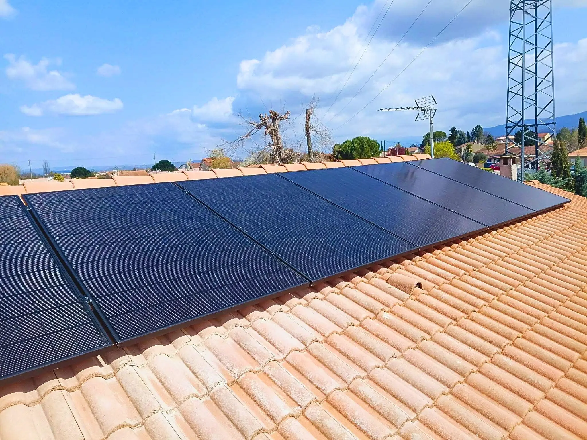 photo des panneau solaire avec micro onduleur Enphase installé