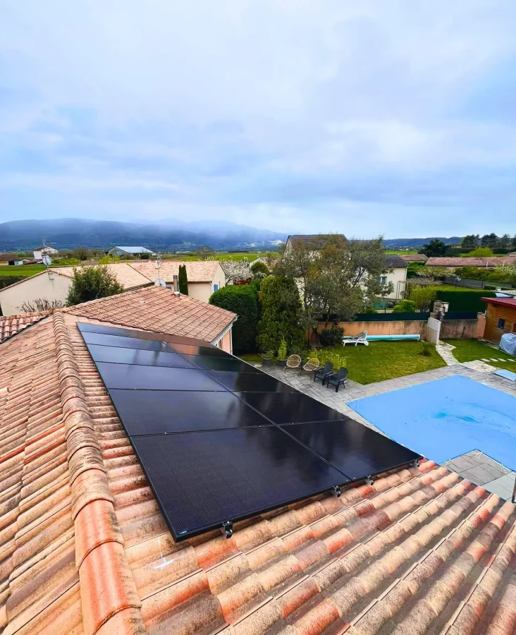 Photo du kit solaire autoconsommation en place