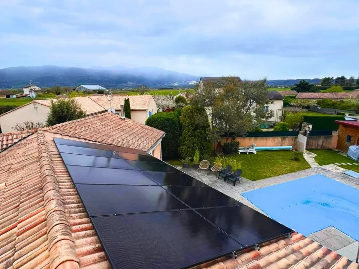 Photo du kit solaire autoconsommation en place