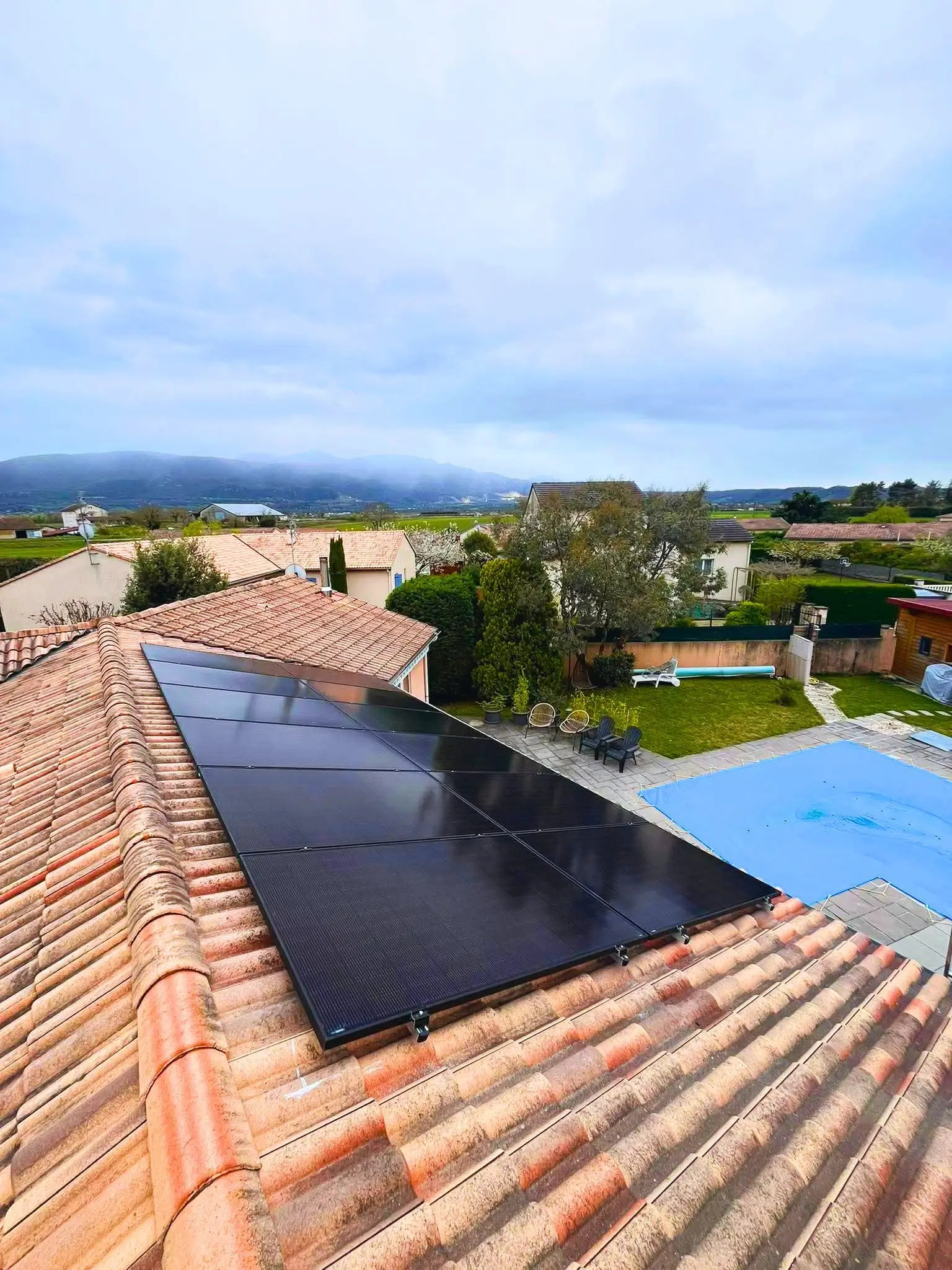 Photo du kit solaire autoconsommation en place
