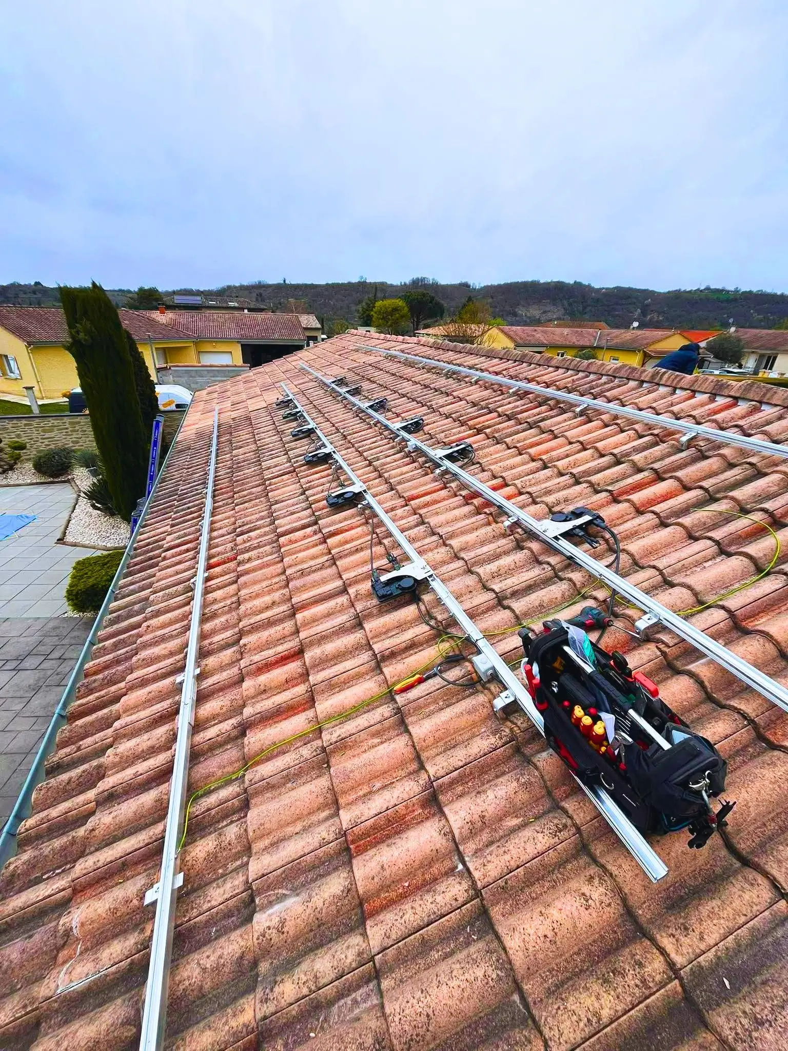 photo du début des travaux pour poser le kit solaire autoconsommation