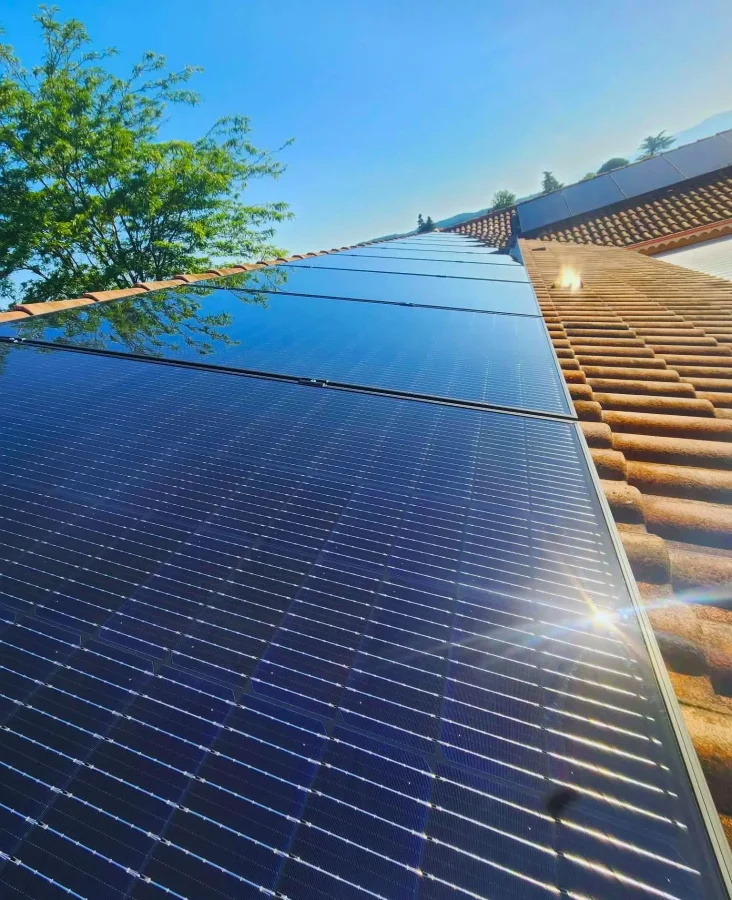 Installation photovoltaïque comme neuve après un entretien complet réalisé par la société Sol'Air Energie.