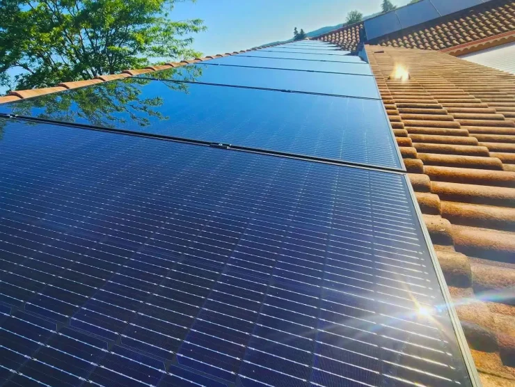 Installation photovoltaïque comme neuve après un entretien complet réalisé par la société Sol'Air Energie.