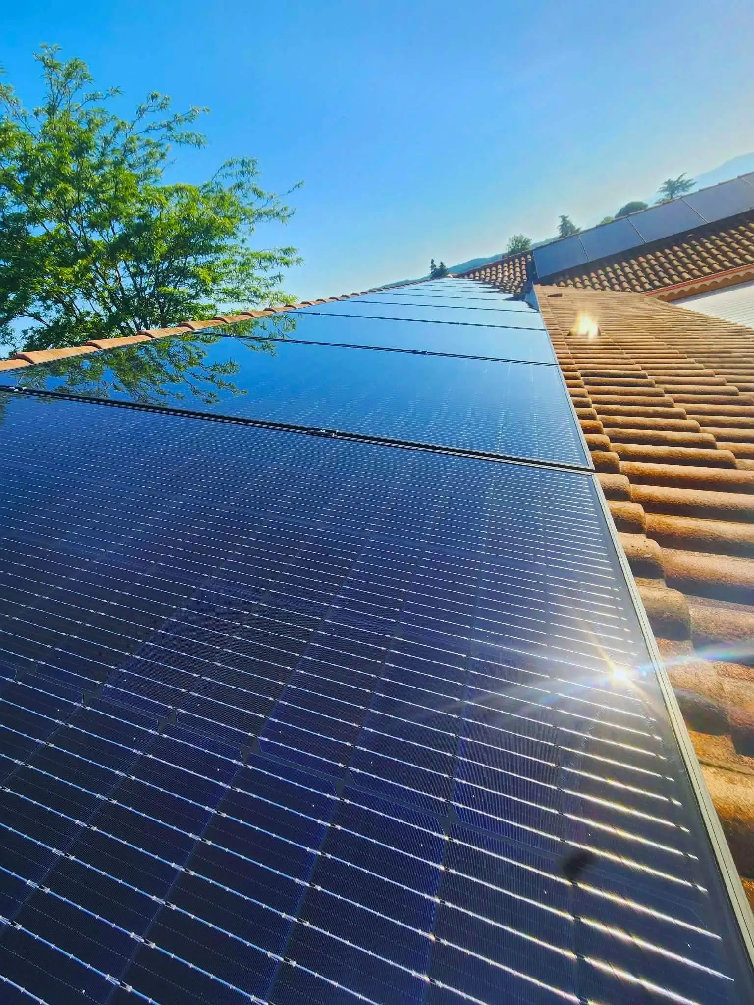 Installation photovoltaïque comme neuve après un entretien complet réalisé par la société Sol'Air Energie.
