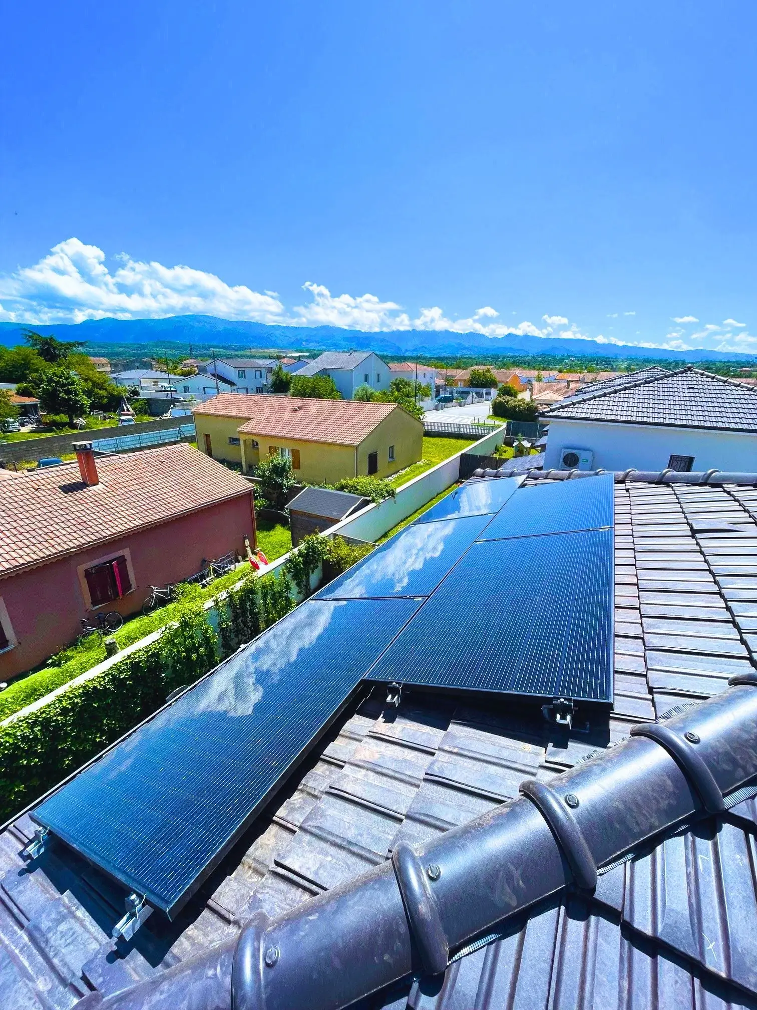 Installation de panneaux photovoltaïque réalisée pour un client particulier à Romans sur Isère