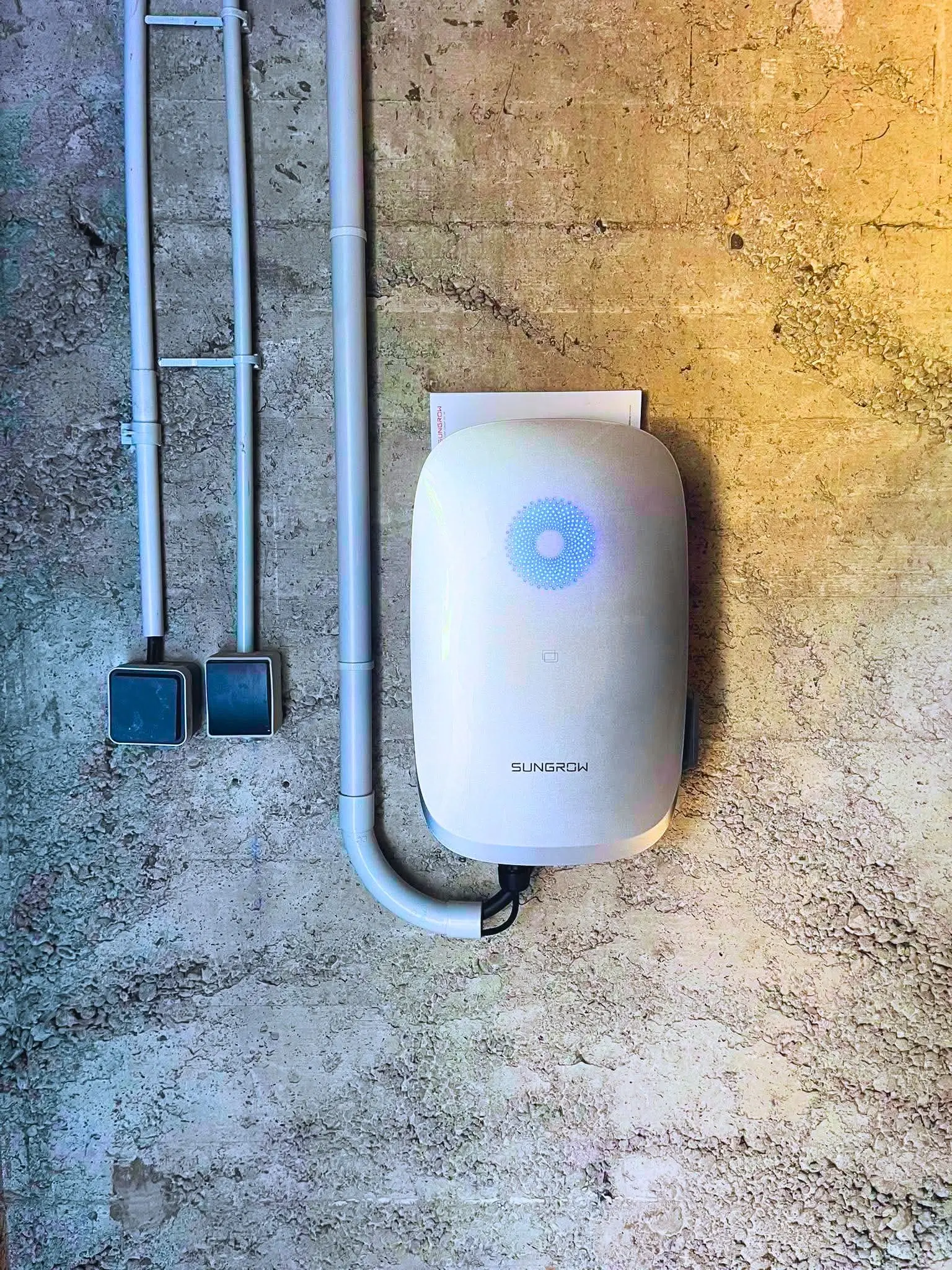 Borne de charge Sungrow posée par Sol'Air Energie, installateur local